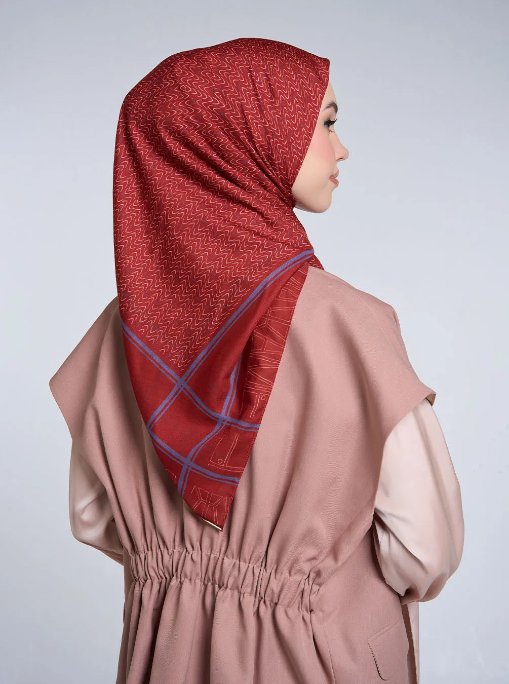 MONO CUBIC SIGNATURE SCARF POPPY