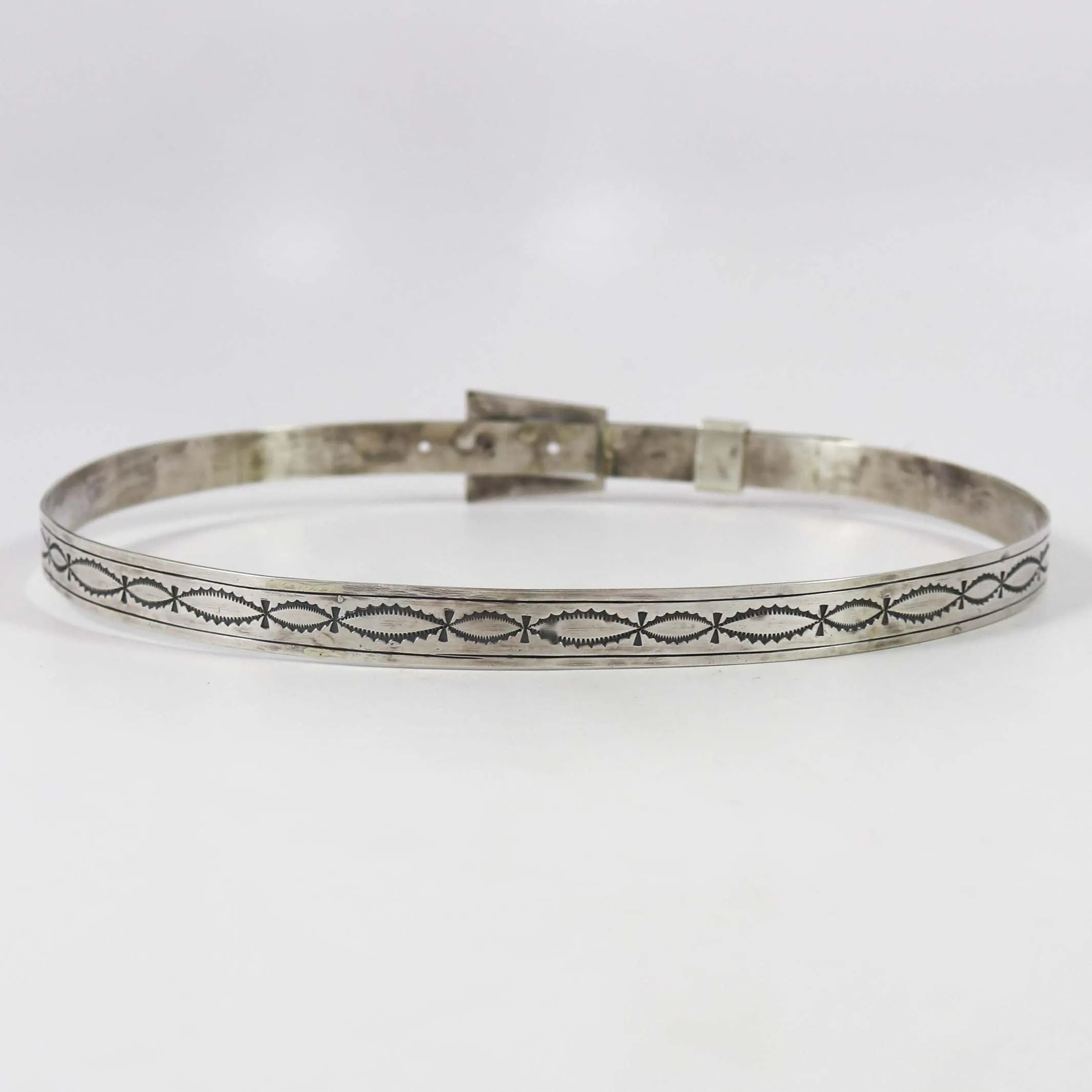 Stylish Silver Hat Band for a Trendy Look - Adjustable and Durable Accessory