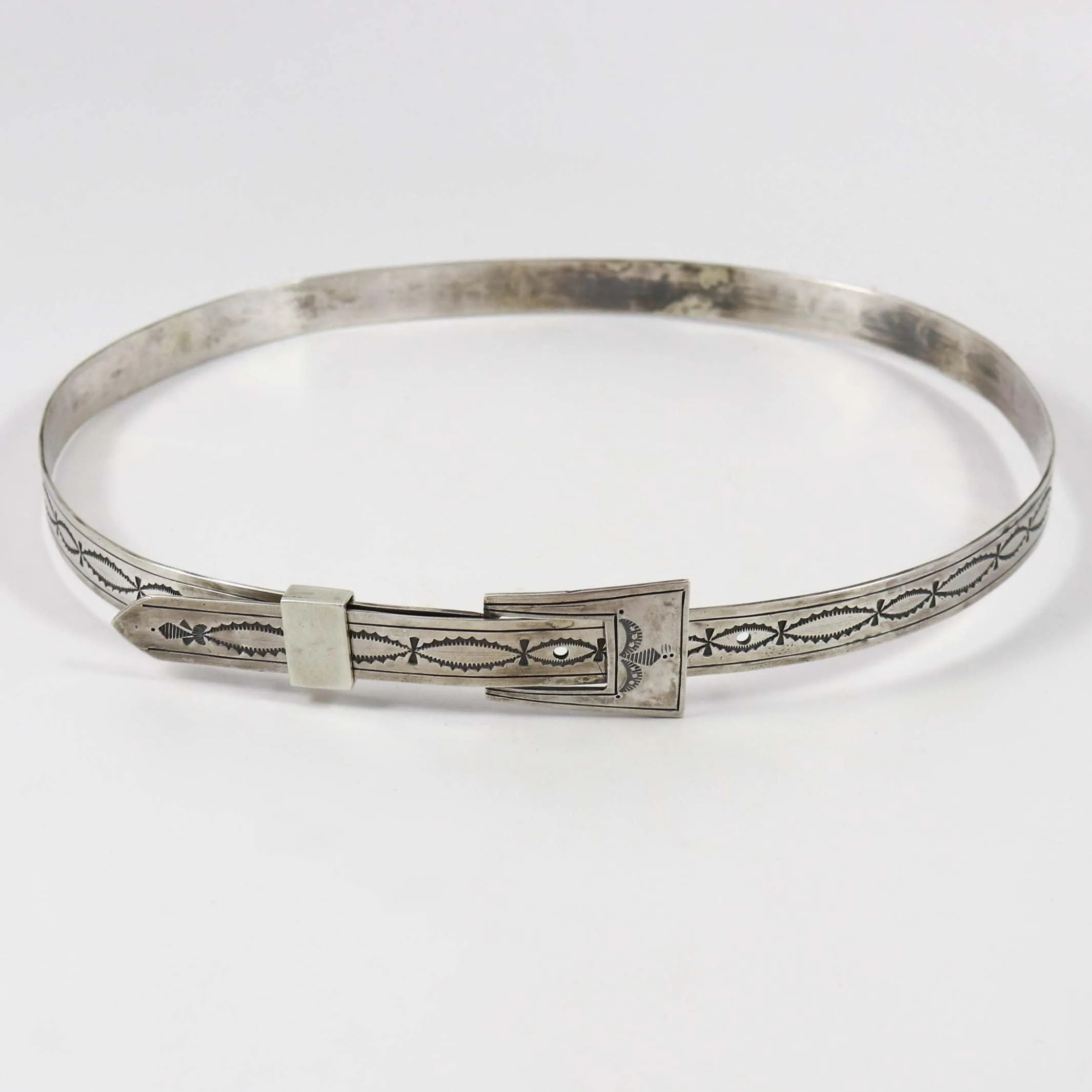 Stylish Silver Hat Band for a Trendy Look - Adjustable and Durable Accessory