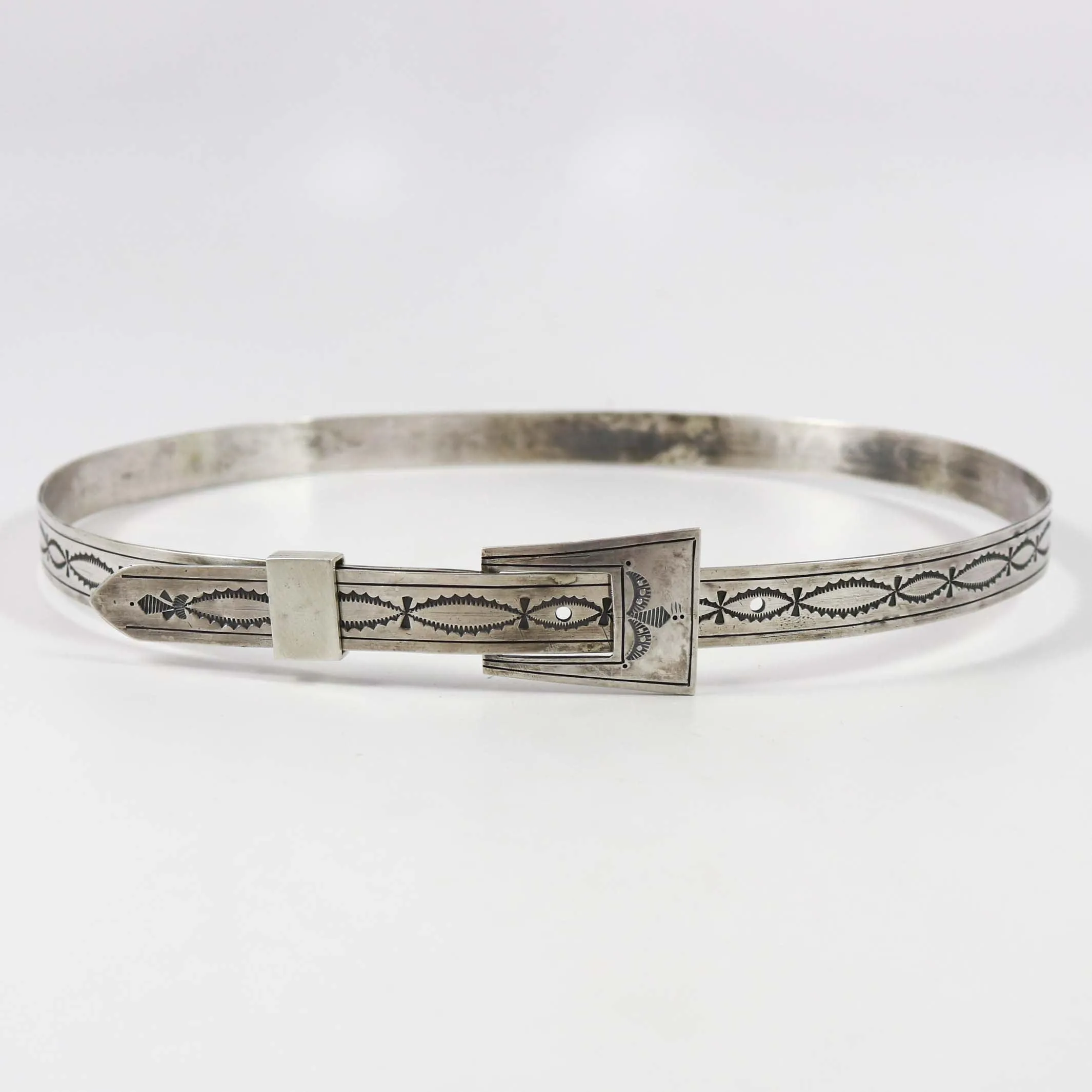 Stylish Silver Hat Band for a Trendy Look - Adjustable and Durable Accessory