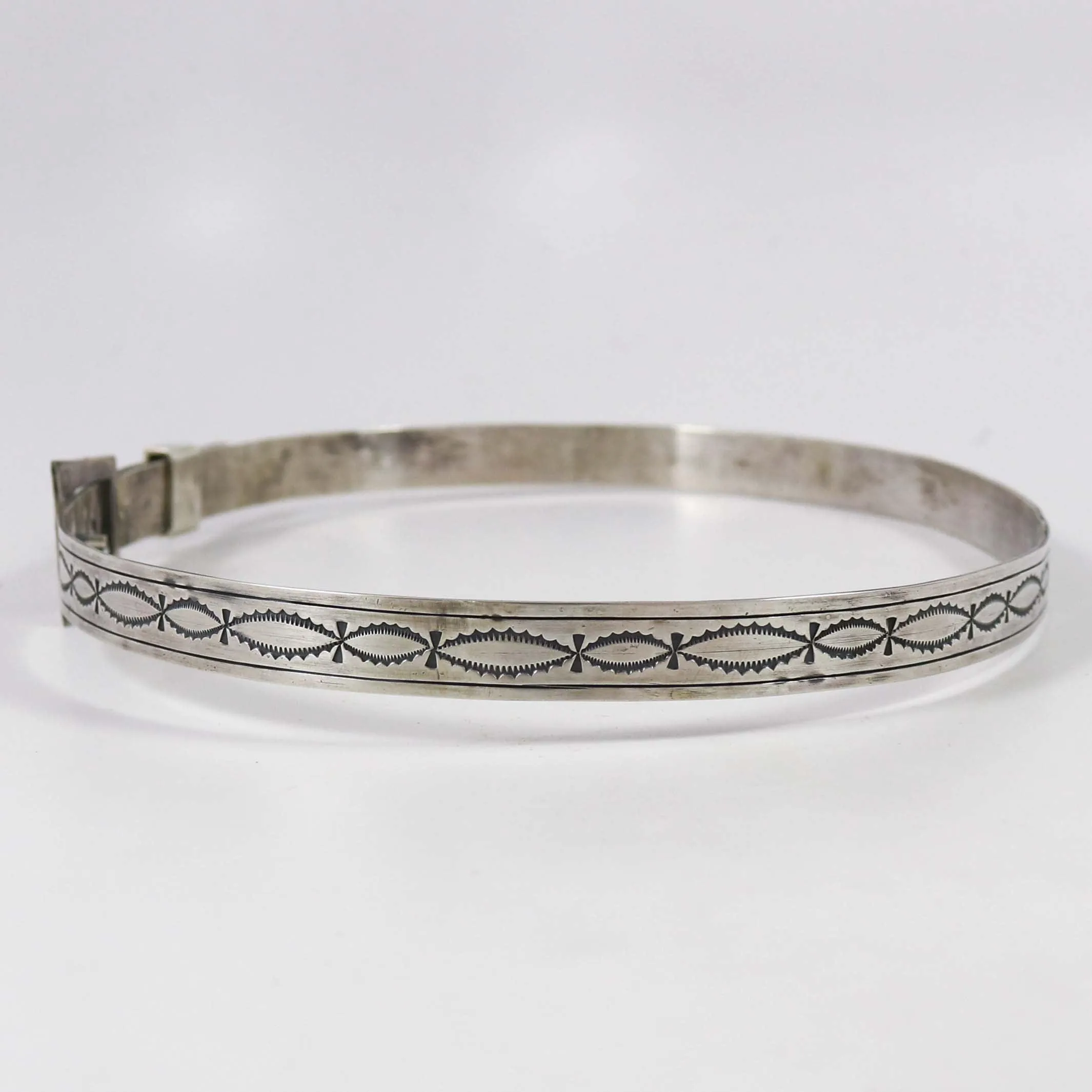 Stylish Silver Hat Band for a Trendy Look - Adjustable and Durable Accessory
