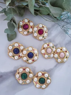 Elegant Vintage Clip-On Earrings - Classic Retro Style Jewelry